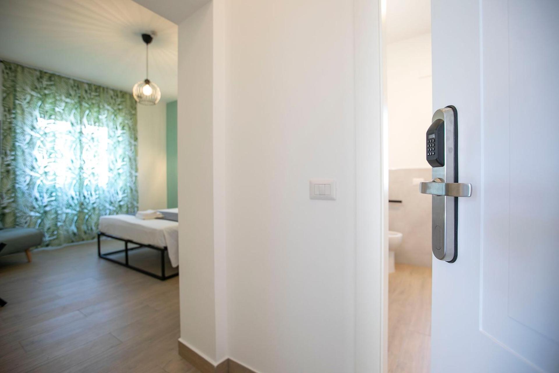 Domina Guest House Fiumicino Exterior photo