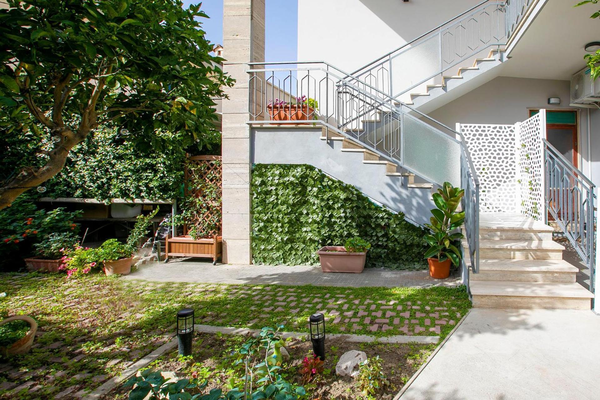 Domina Guest House Fiumicino Exterior photo